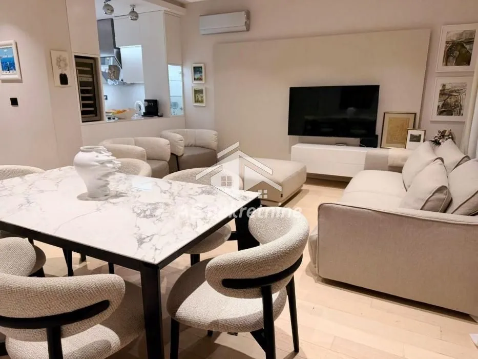 Izdavanje, četvorosoban stan, 103m², Stari Grad, Beograd