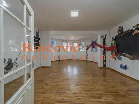 Izdavanje,  kuća, 180m2, Košutnjak, Beograd