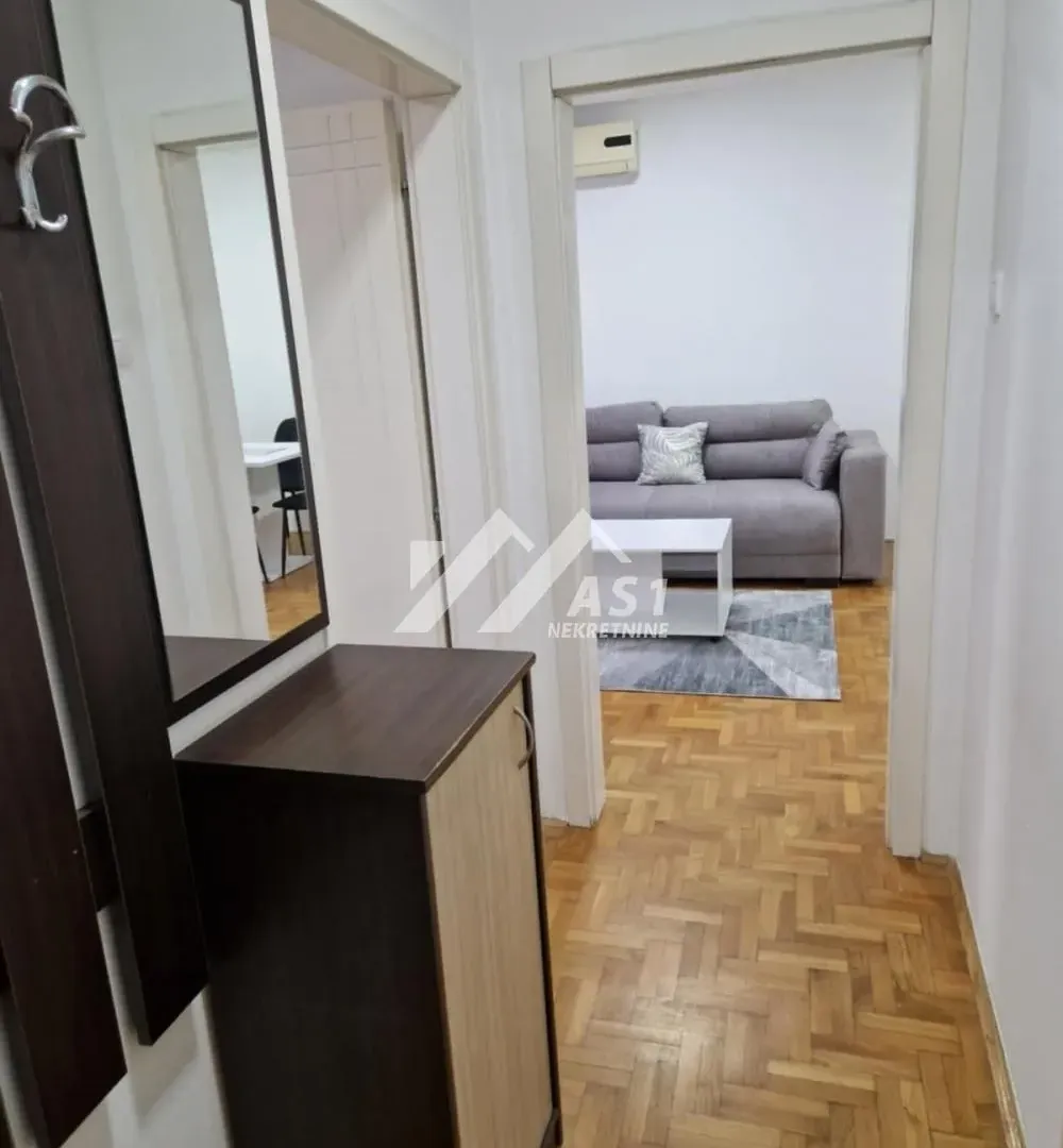 Izdavanje, dvosoban stan, 43m², Rotkvarija, Novi Sad Sve Podlokacije