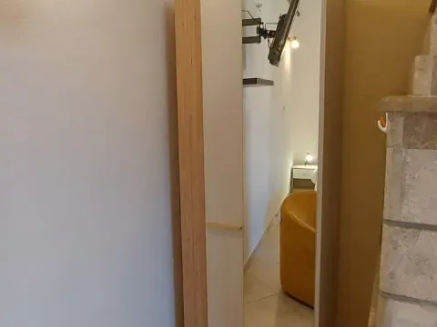 Izdavanje, garsonjera, 35m², Škaljari, Kotor - image 8