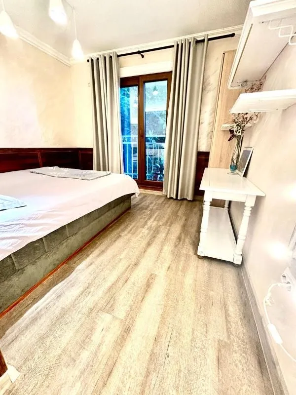 Izdavanje, trosoban stan, 85m², Babin Do, Budva