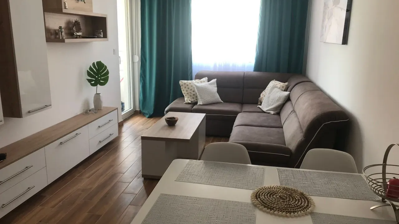 Izdavanje, jednosoban stan, 45m², Budva, Crna Gora