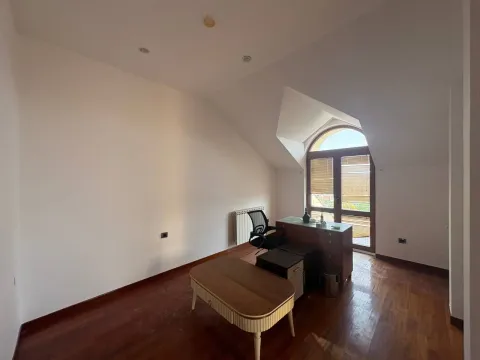 Izdavanje, kuća, 270m², Gorica C, Podgorica - image 29