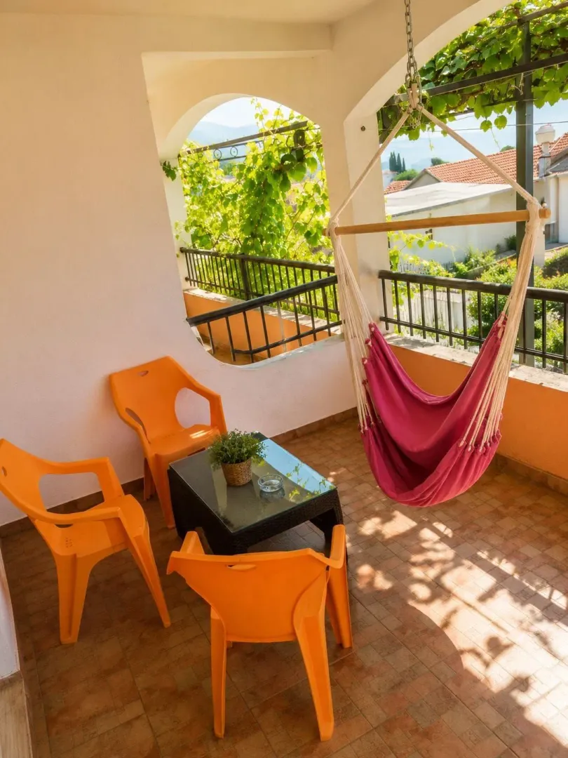 Izdavanje, jednosoban stan, 38m², Baošići, Herceg Novi