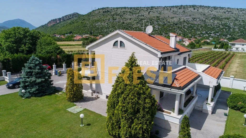 Sale, house, 320m², Tološi, Podgorica