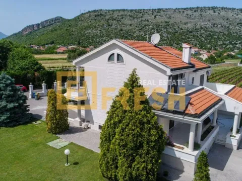 Prodaja, kuća, 320m², Tološi, Podgorica
