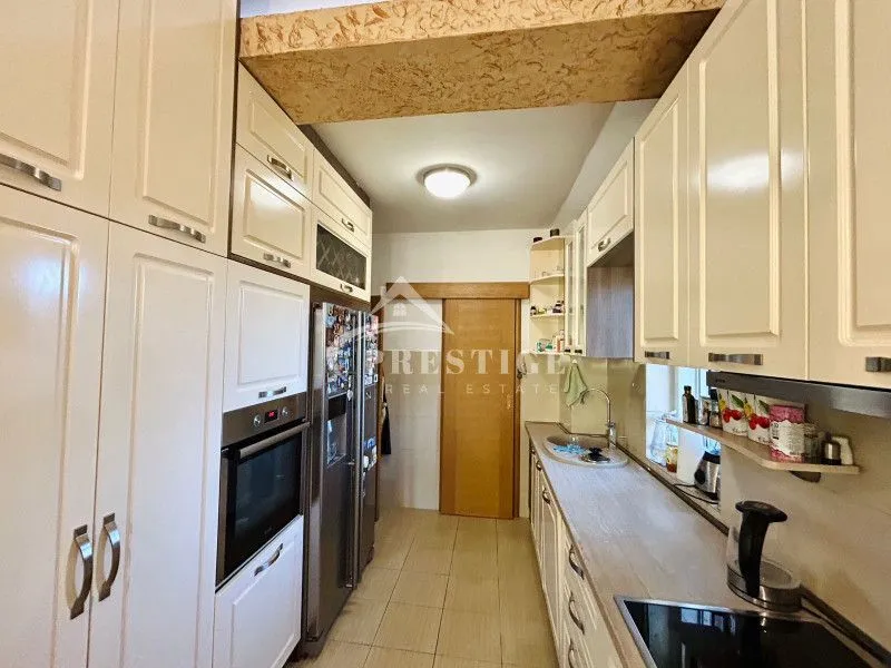 Prodaja, trosoban stan, 136m², Centar, Podgorica