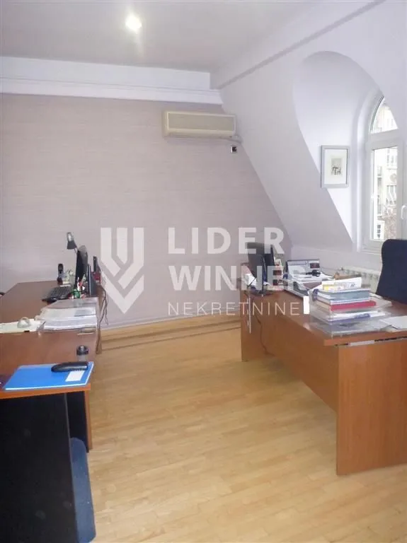 Izdavanje, stan, 220m², Stari Grad, Beograd
