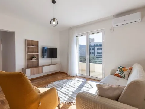 Rent, two bedroom apartment, 64m², Bečići, Budva - image 8