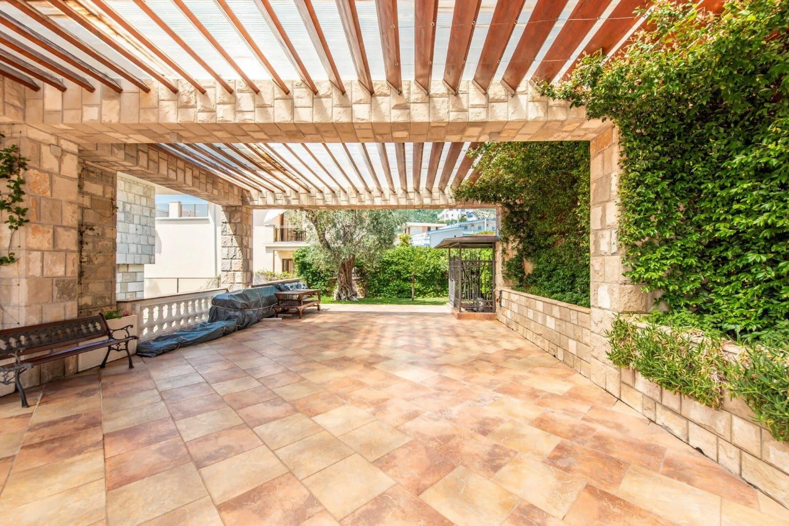 Sale, house, 1200m², Sutomore, Bar