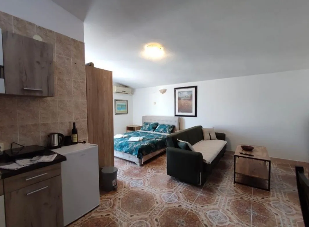 Izdavanje, garsonjera, 30m², Šušanj, Bar