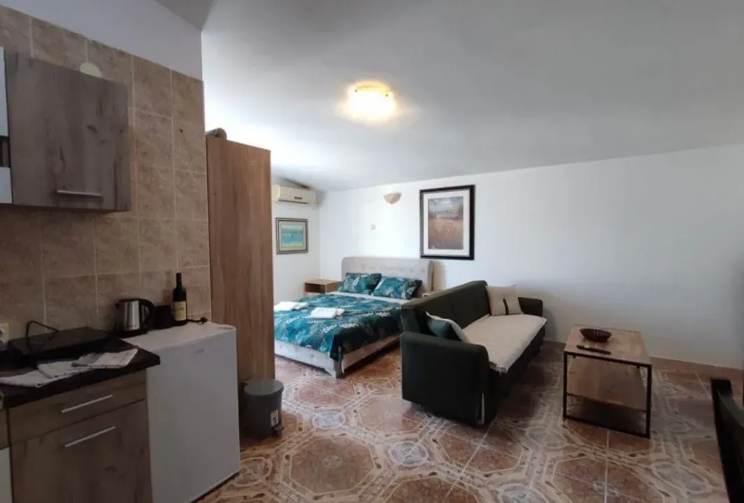 Izdavanje, garsonjera, 30m², Šušanj, Bar