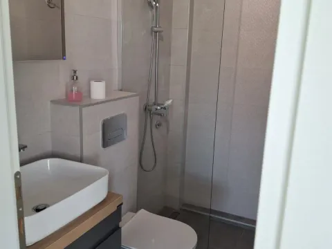 Izdavanje, dvosoban stan, 66m², Centar, Tivat - image 6