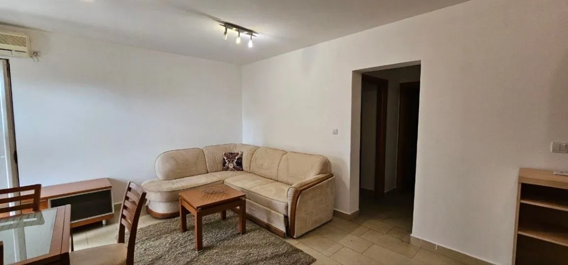 Izdavanje, dvosoban stan, 60m², Centar, Budva