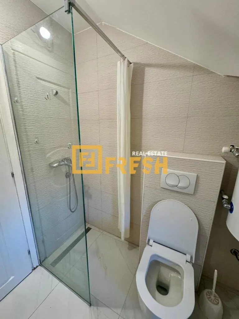 Izdavanje, dvosoban stan, 79m², Cetinje, Crna Gora