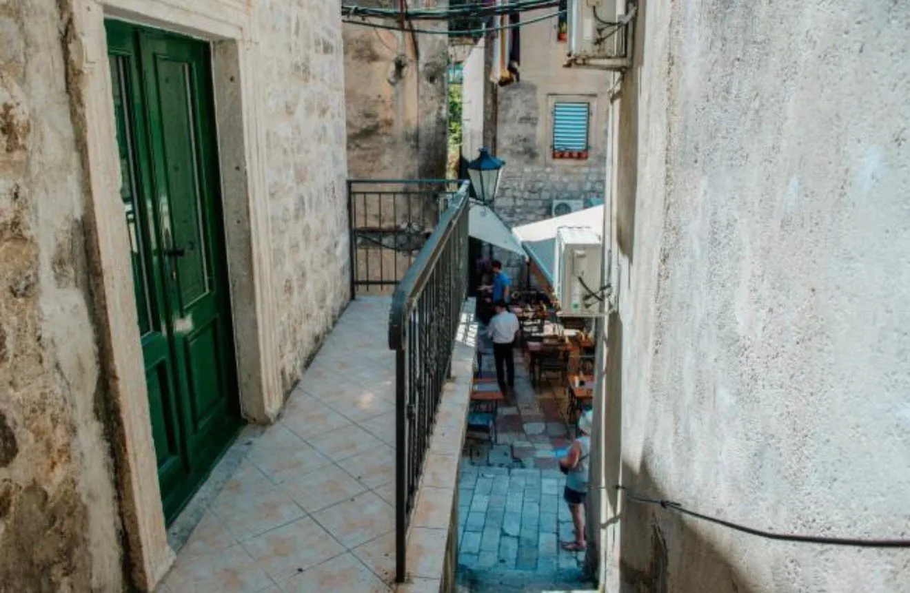 Rent, one bedroom apartment, 40m², Stari Grad Kotor, Kotor