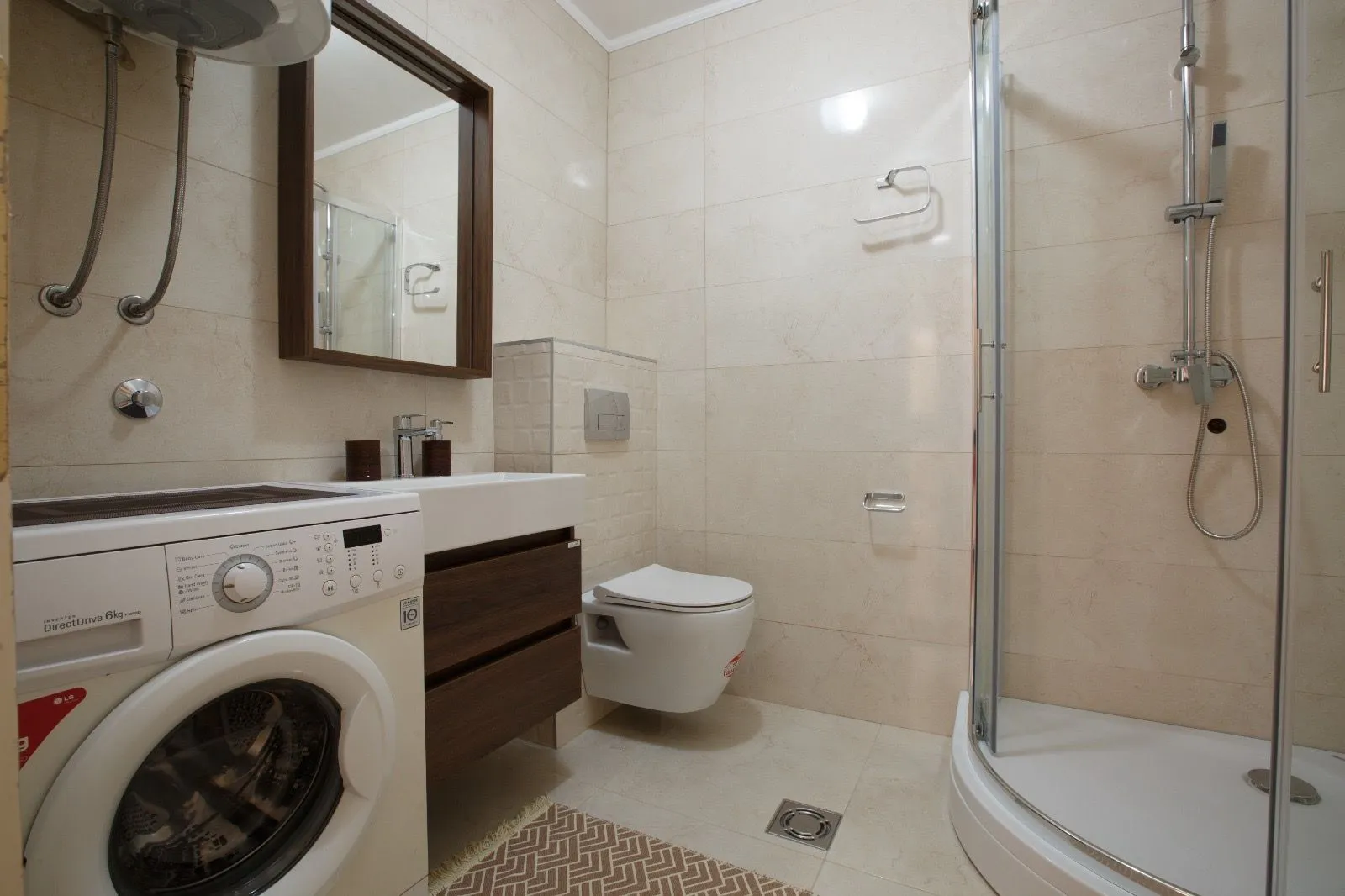 Rent, two bedroom apartment, 85m², Dobrota, Kotor