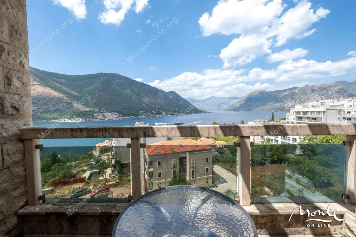 Sale, one bedroom apartment, 57m², Dobrota, Kotor