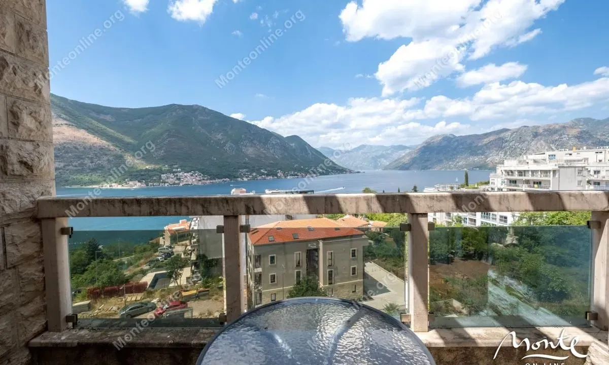 Sale, one bedroom apartment, 57m², Dobrota, Kotor