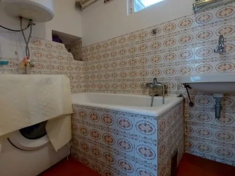 Prodaja, kuća, 67m², Centar, Nikšić - image 14