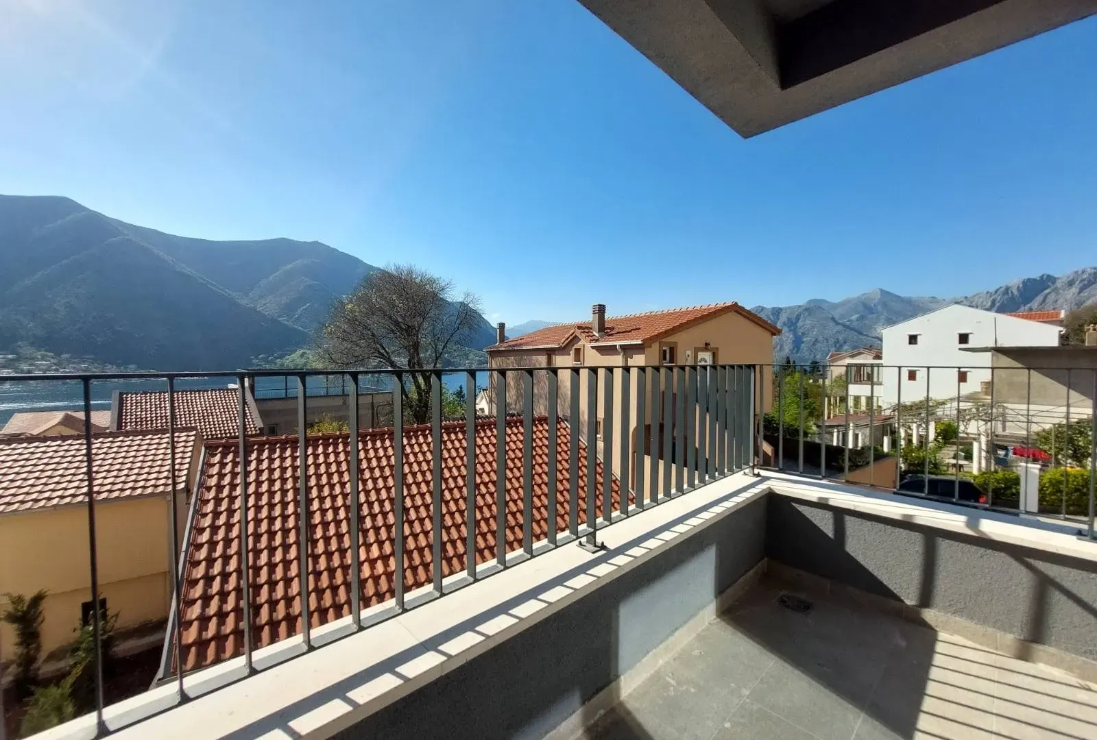 Sale, two bedroom apartment, 55m², Dobrota, Kotor