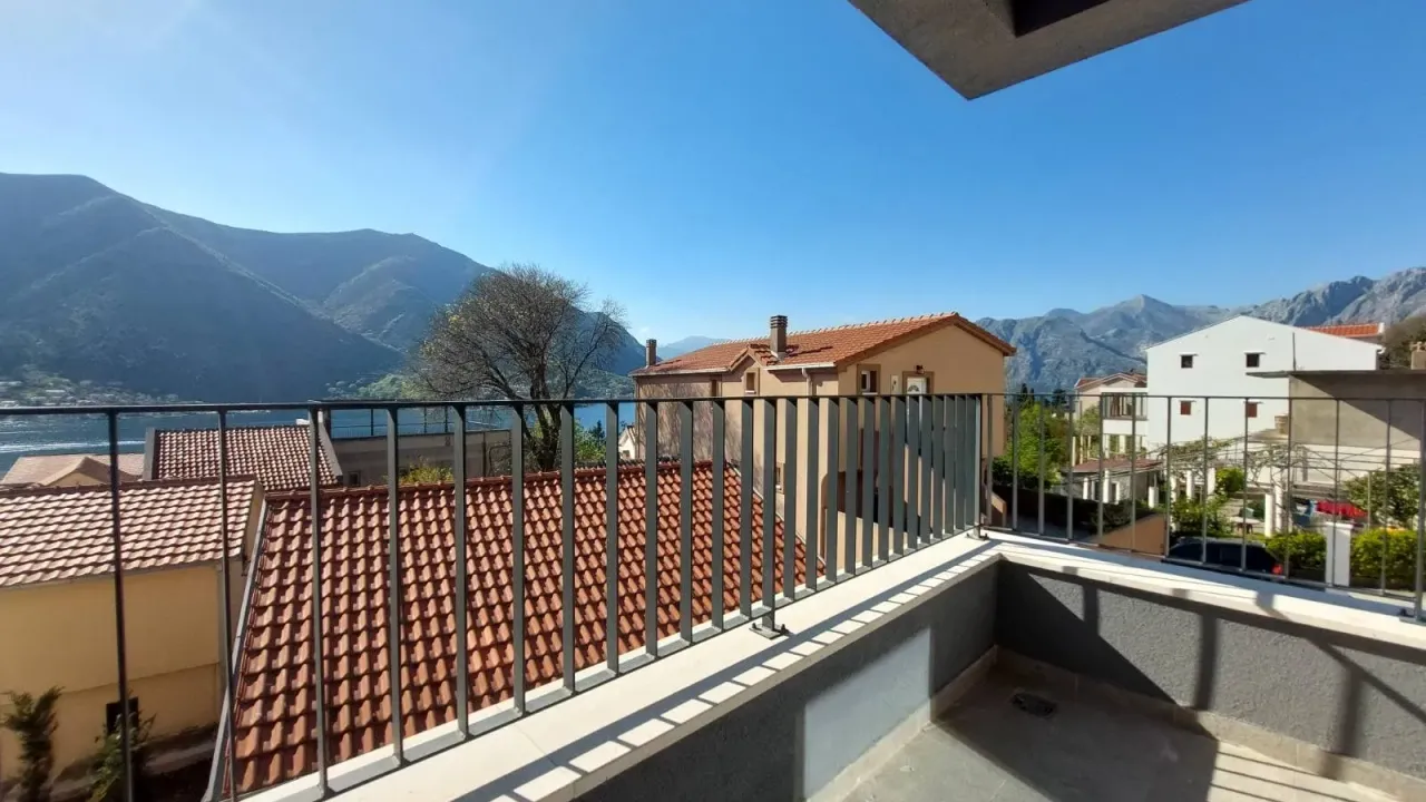 Sale, two bedroom apartment, 55m², Dobrota, Kotor