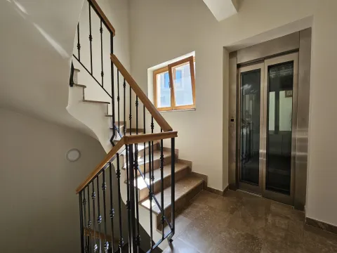 Prodaja, dvosoban stan, 106m², Dobrota, Kotor - image 18