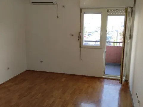 Prodaja, jednosoban stan, 45m², Stari Aerodrom, Podgorica - image 8