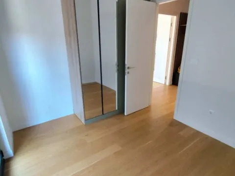 Izdavanje, trosoban stan, 150m², Preko Morače, Podgorica - image 8