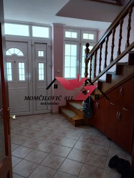 Sale, house, 450m², Zemun Ugrinovci, Zemun Sve Podlokacije
