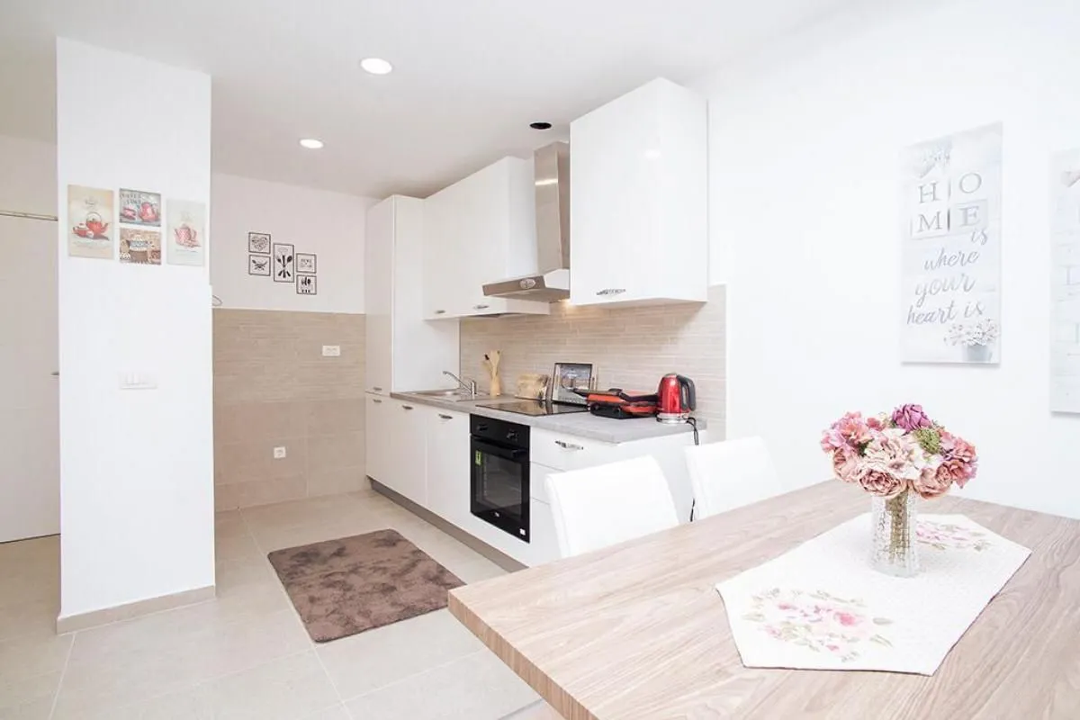 Rent, one bedroom apartment, 57m², Centar, Tivat