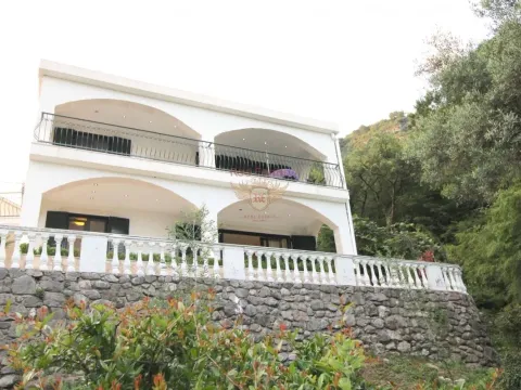 Prodaja, kuća, 204m², Budva, Crna Gora