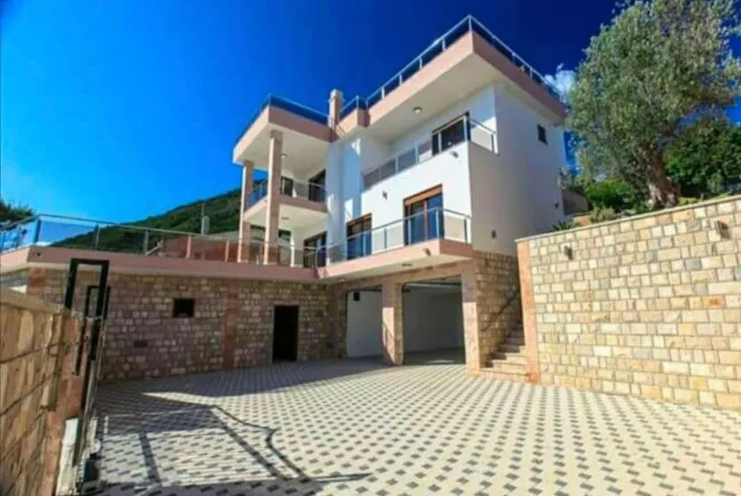 Prodaja, kuća, 500m², Centar, Bar