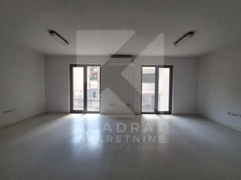Rent, office space, 172m², 1 maj, Podgorica - image 12