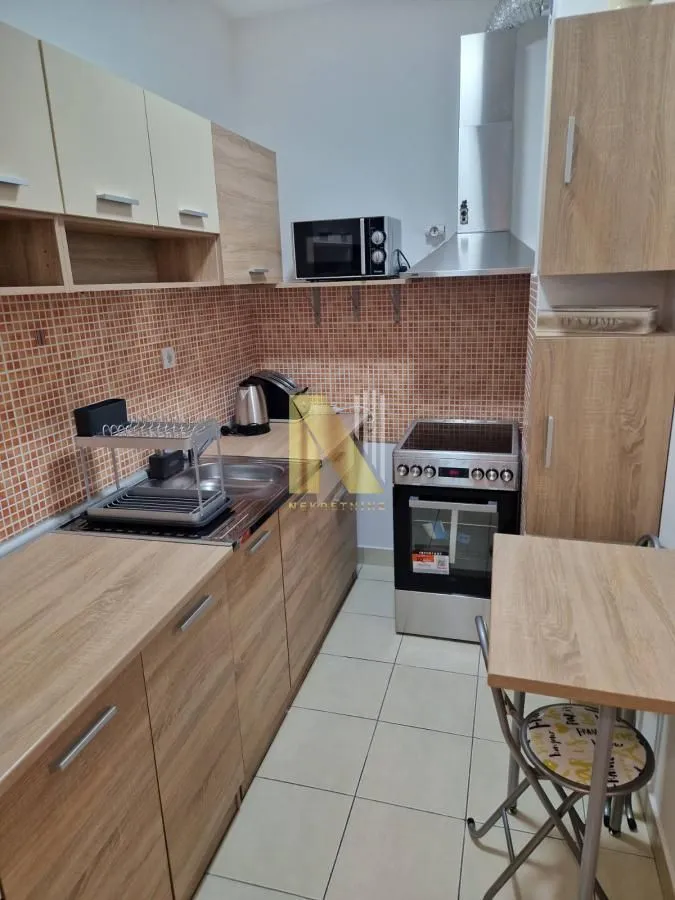 Izdavanje, dvosoban stan, 56m², Centar, Novi Sad