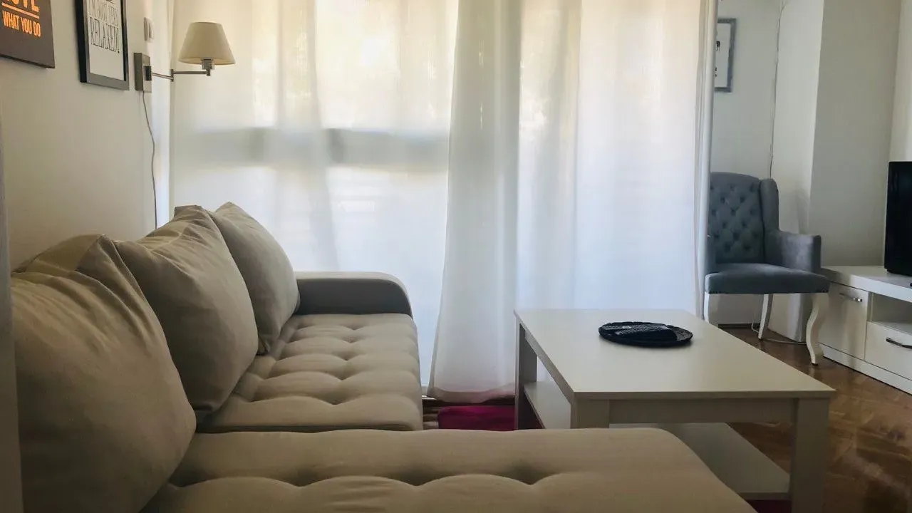 Izdavanje, jednosoban stan, 37m², Podgorica, Crna Gora