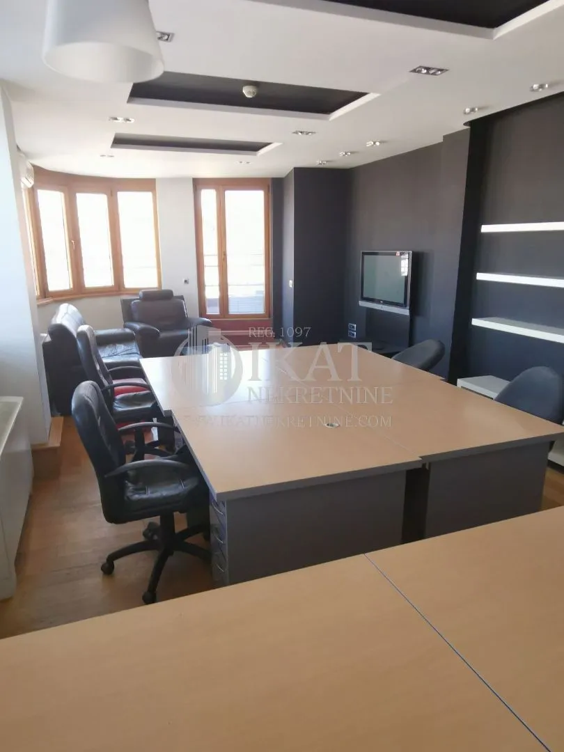 Izdavanje, poslovni prostor, 70m², Stari Grad, Beograd