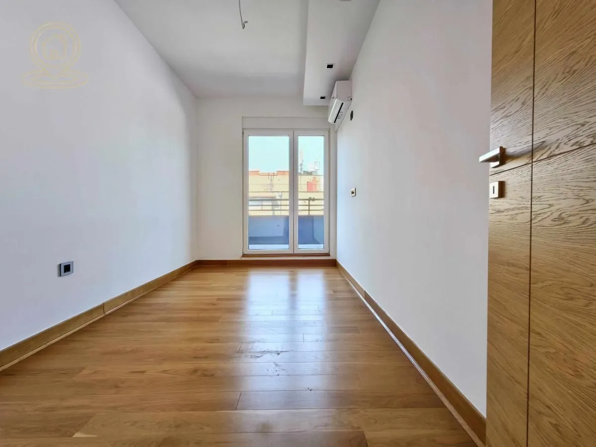 Prodaja, četvorosoban stan, 245m², Adamovićevo Naselje, Novi Sad Sve Podlokacije