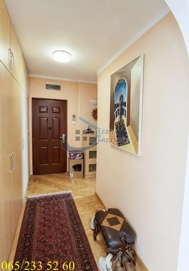 Izdavanje, četvorosoban stan, 90m², Novi Beograd Blok 61, Novi Beograd Sve Podlokacije