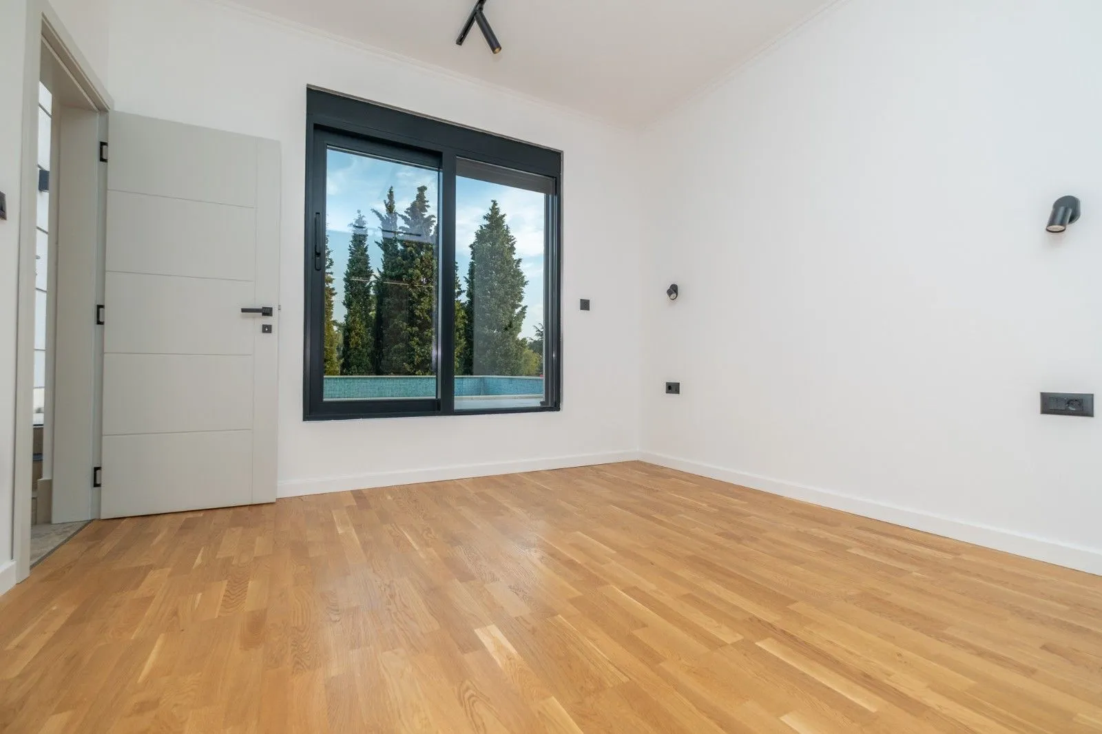 Rent, house, 180m², Gornja Gorica, Podgorica