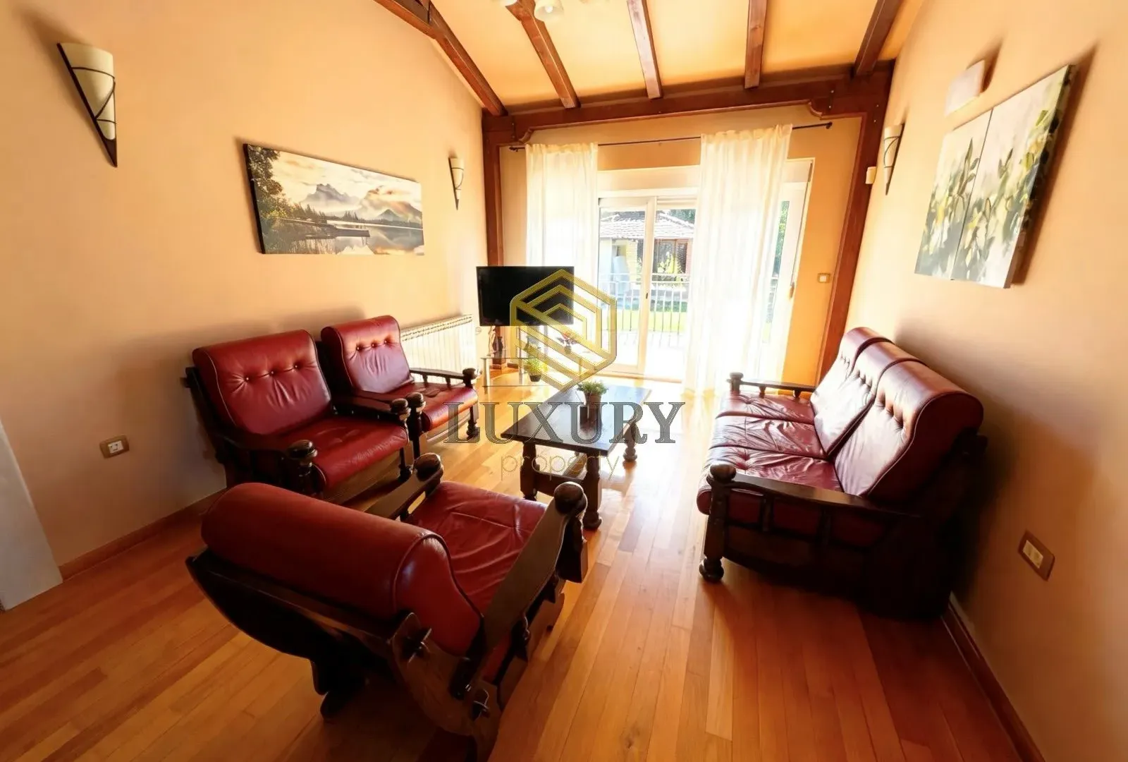 Izdavanje, kuća, 160m², Rogami, Podgorica