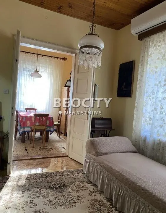 Izdavanje, dvosoban stan, 50m², Centar, Novi Sad