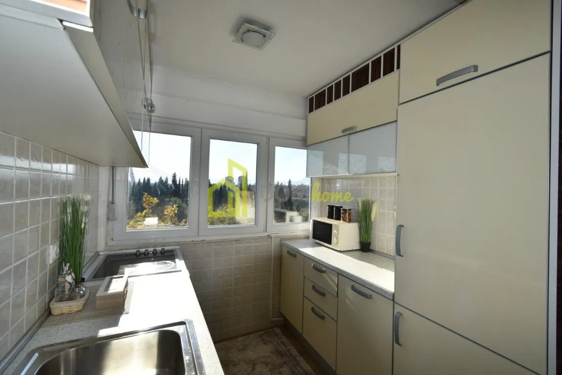 Izdavanje, dvosoban stan, 60m², Centar, Podgorica