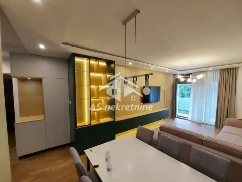 Izdavanje, trosoban stan, 77m², Vračar Sve Podlokacije, Beograd - image 2