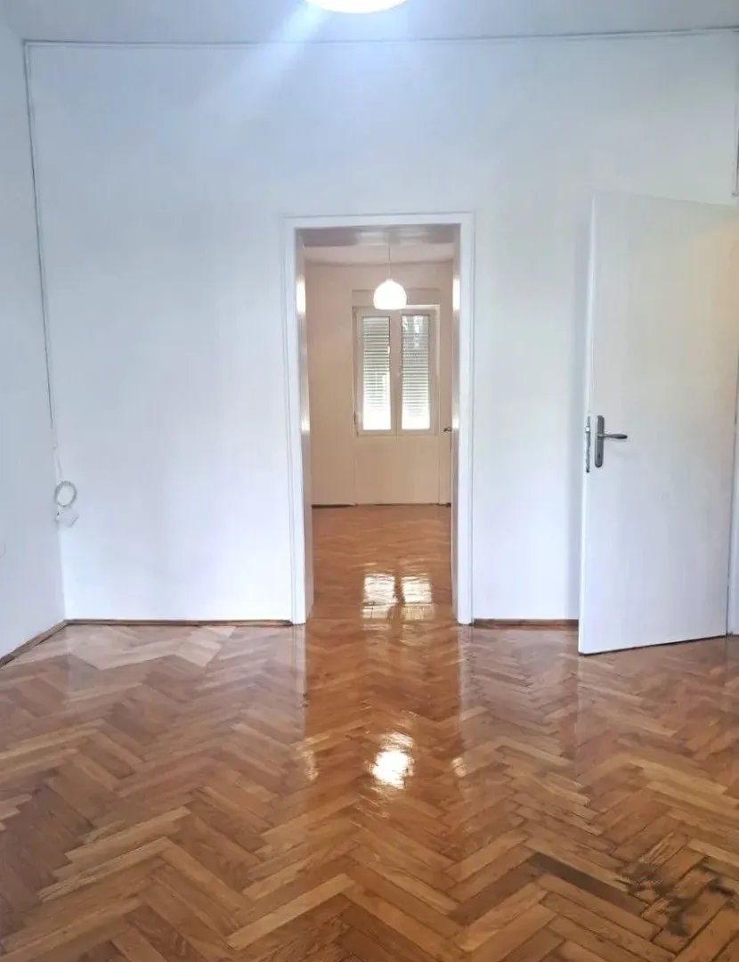 Izdavanje, poslovni prostor, 60m², Centar, Podgorica