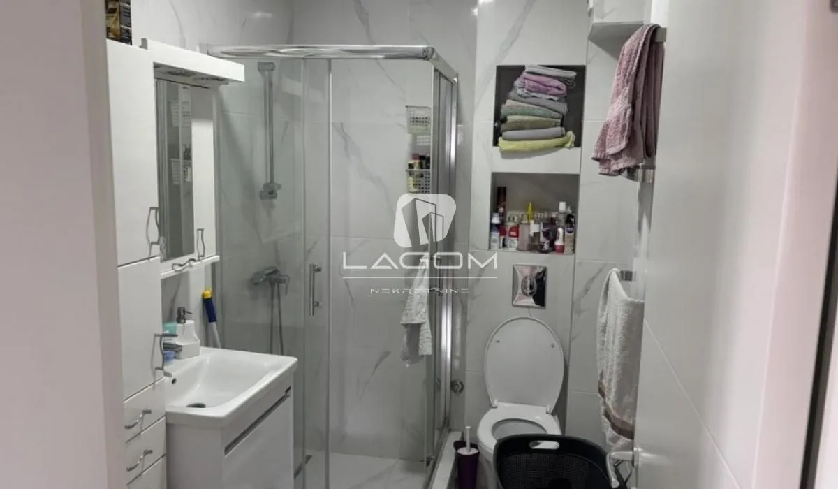 Prodaja, trosoban stan, 59m², Ledine, Beograd