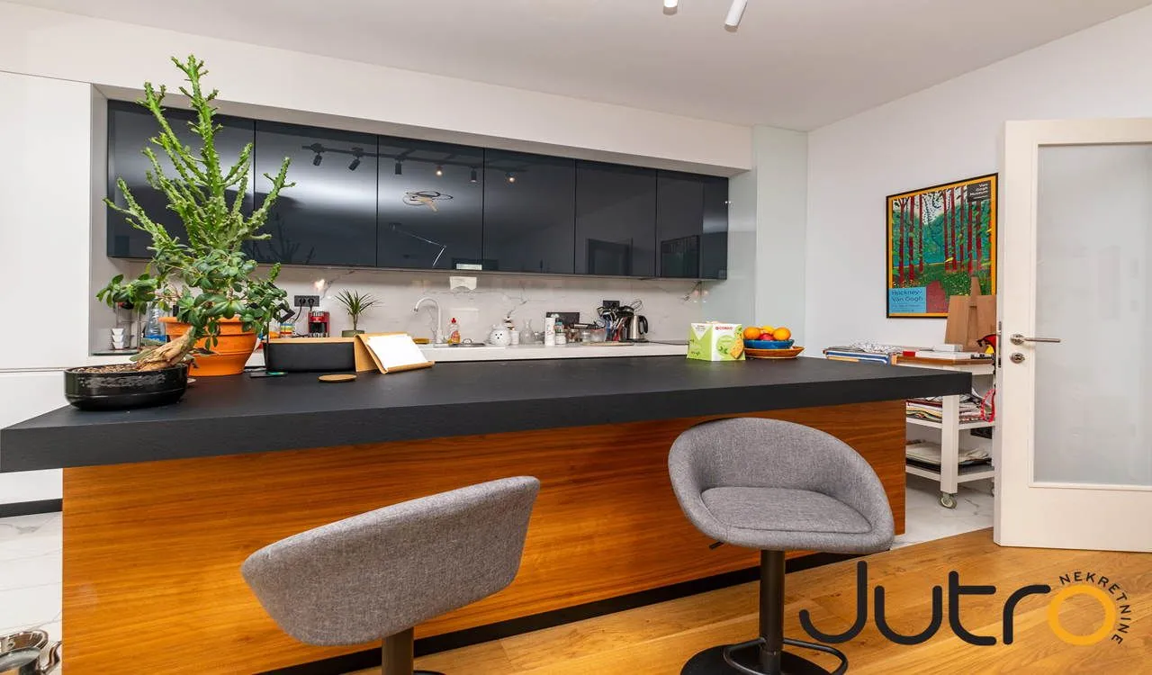 Izdavanje, trosoban stan, 142m², Zagorič, Podgorica