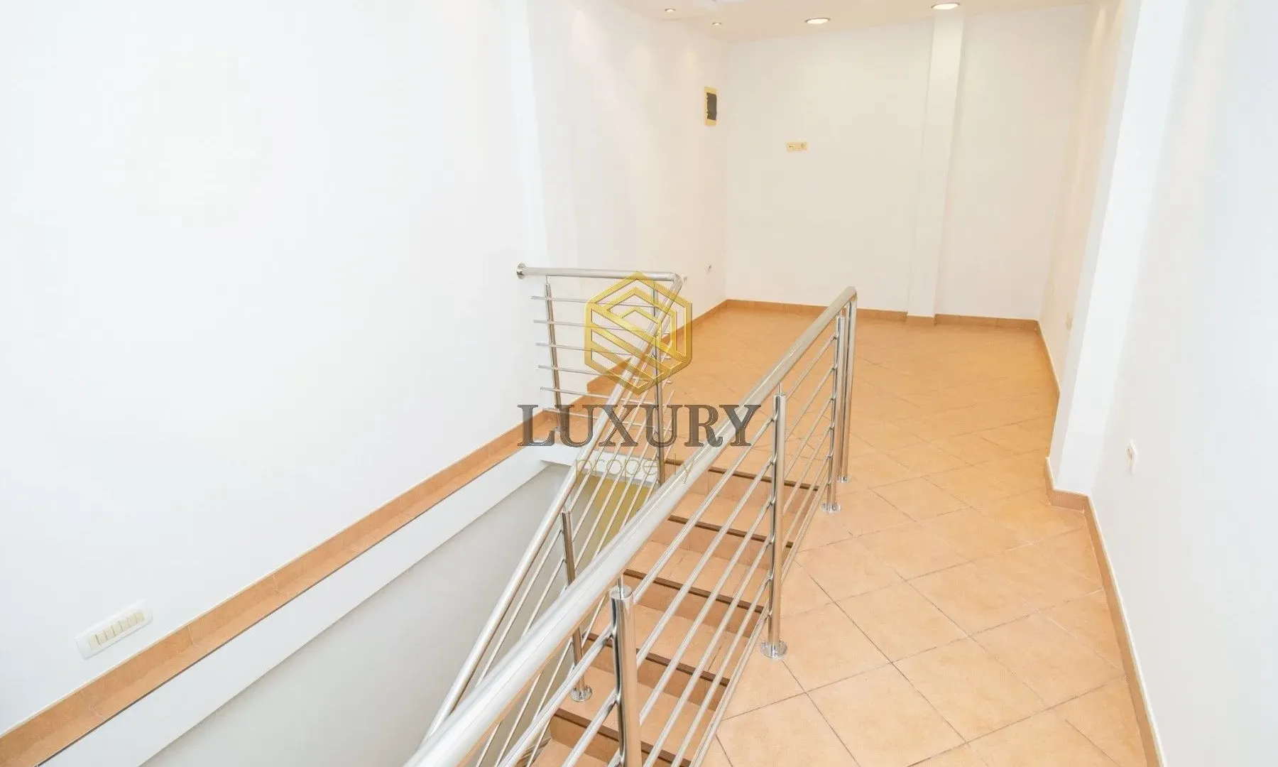 Izdavanje, poslovni prostor, 46m², Centar, Podgorica