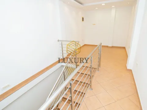 Izdavanje, poslovni prostor, 46m², Centar, Podgorica - image 6