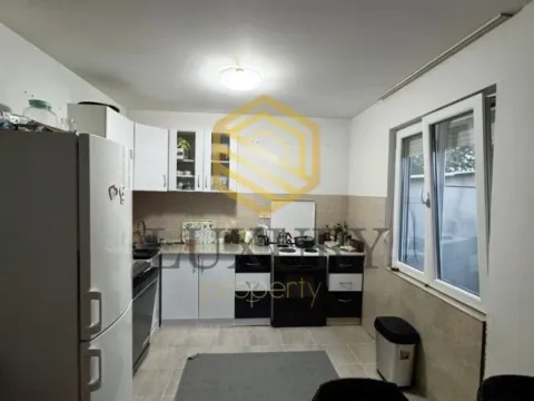 Izdavanje, kuća, 100m², Beri, Podgorica